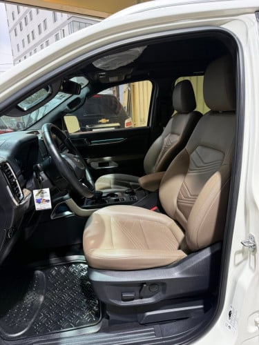 Ford Everest Titanium ស៊េរីឆ្នាំ 2023 ប្រេី 44,000km