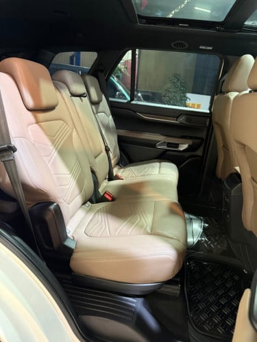 Ford Everest Titanium ស៊េរីឆ្នាំ 2023 ប្រេី 44,000km