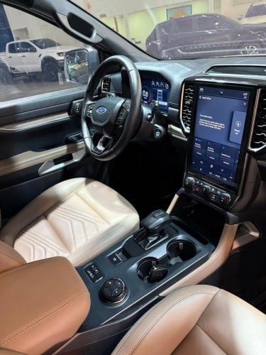 Ford Everest Titanium ស៊េរីឆ្នាំ 2023 ប្រេី 44,000km