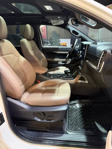 Ford Everest Titanium ស៊េរីឆ្នាំ 2023 ប្រេី 44,000km