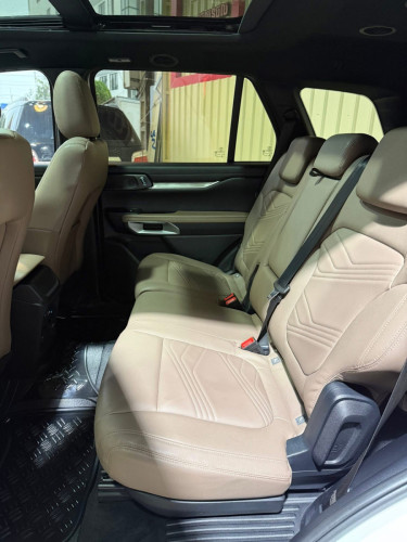 Ford Everest Titanium ស៊េរីឆ្នាំ 2023 ប្រេី 44,000km