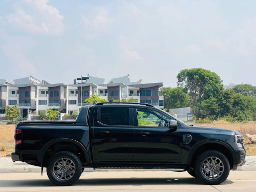 Ford Wildtrak 2023មាន2គ្រឿងសនិងខ្មៅ តំលៃចរចាបានទៀត