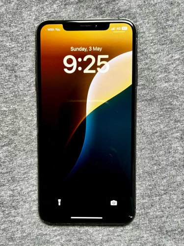 iPhone XS Max អេក្រង់ហ្សុីន​ ថ្ម​ 100% ដូរលេីសអំពែរ​កាន់ខ្លាំង​ អត់ស្គេន