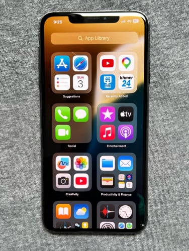 iPhone XS Max អេក្រង់ហ្សុីន​ ថ្ម​ 100% ដូរលេីសអំពែរ​កាន់ខ្លាំង​ អត់ស្គេន