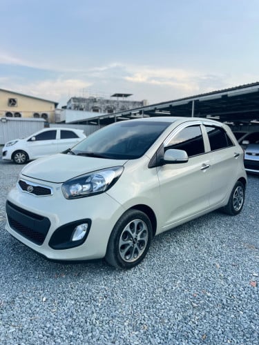 ពណ៌ទឹកគោមានស្តុក 50គ្រឿងជាង Kia Morning 2012 អាចមកជ្រើសរើសតាមតំរូវការបាន