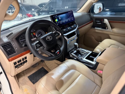 Land Cruiser 2012 up 2021 ( ឡេីង​ខាងក្នុងនឹងខាងក្រៅ​ )
