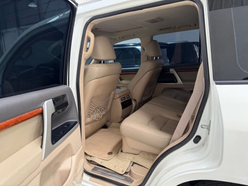 Land Cruiser 2012 up 2021 ( ឡេីង​ខាងក្នុងនឹងខាងក្រៅ​ )