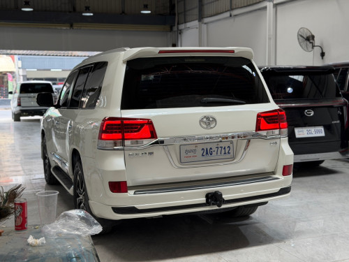Land Cruiser 2012 up 2021 ( ឡេីង​ខាងក្នុងនឹងខាងក្រៅ​ )