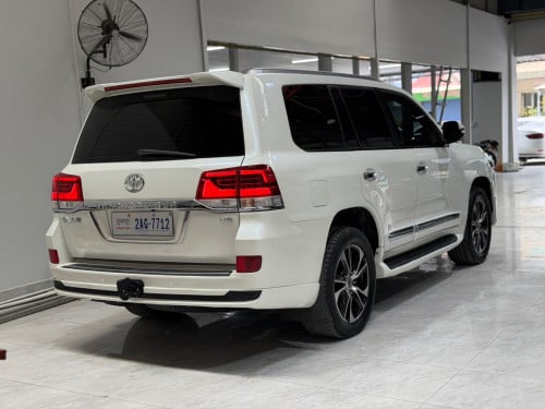 Land Cruiser 2012 up 2021 ( ឡេីង​ខាងក្នុងនឹងខាងក្រៅ​ )