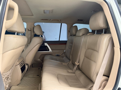 Land Cruiser 2012 up 2021 ( ឡេីង​ខាងក្នុងនឹងខាងក្រៅ​ )