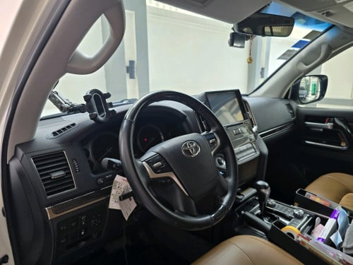 Urgent land cruiser 2021 V6 GXR full option for sale