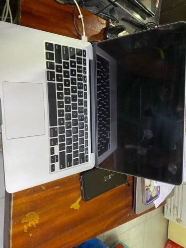 MacBook Pro 13-inch.2015. 1T ខូច Speker 98%