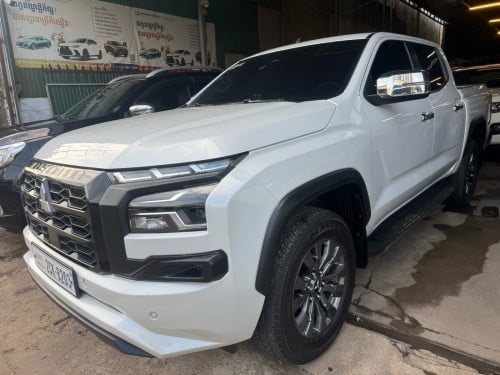 Mitsubishi triton 2024 ហ្សុីនមួយជុំ 40000km