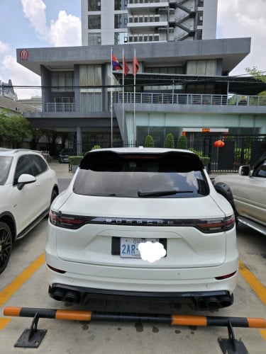 Porsche hybrid, 12 up  full option 🥰🥰ឡានថ្មី អត់សូវជីះថែរណាស់លេងអស់1មុឺនជាង ចង់ដូរសេរី🥰🌺🌺2xxxx