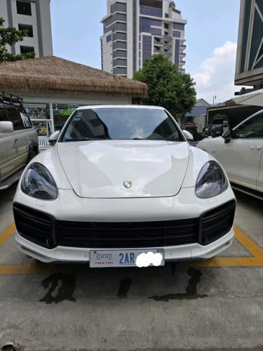 Porsche hybrid, 12 up  full option 🥰🥰ឡានថ្មី អត់សូវជីះថែរណាស់លេងអស់1មុឺនជាង ចង់ដូរសេរី🥰🌺🌺2xxxx