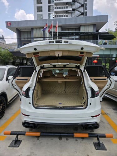 Porsche hybrid, 12 up  full option 🥰🥰ឡានថ្មី អត់សូវជីះថែរណាស់លេងអស់1មុឺនជាង ចង់ដូរសេរី🥰🌺🌺2xxxx