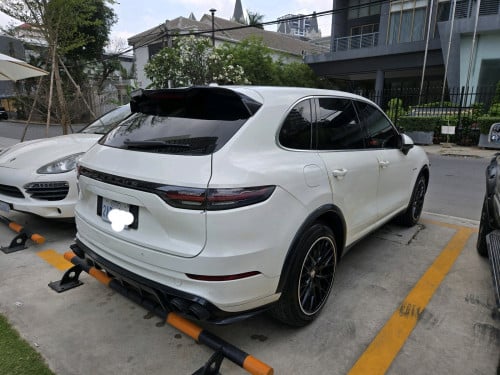 Porsche hybrid, 12 up  full option 🥰🥰ឡានថ្មី អត់សូវជីះថែរណាស់លេងអស់1មុឺនជាង ចង់ដូរសេរី🥰🌺🌺2xxxx