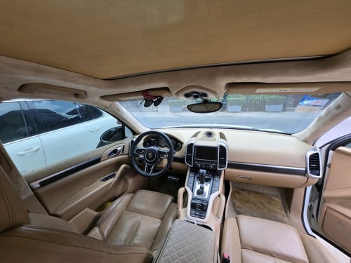 Porsche hybrid, 12 up  full option 🥰🥰ឡានថ្មី អត់សូវជីះថែរណាស់លេងអស់1មុឺនជាង ចង់ដូរសេរី🥰🌺🌺2xxxx