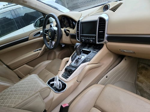 Porsche hybrid, 12 up  full option 🥰🥰ឡានថ្មី អត់សូវជីះថែរណាស់លេងអស់1មុឺនជាង ចង់ដូរសេរី🥰🌺🌺2xxxx