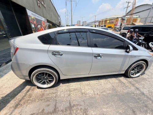 Prius 2010 Option 5 Advanced (16 200$) ចរចា