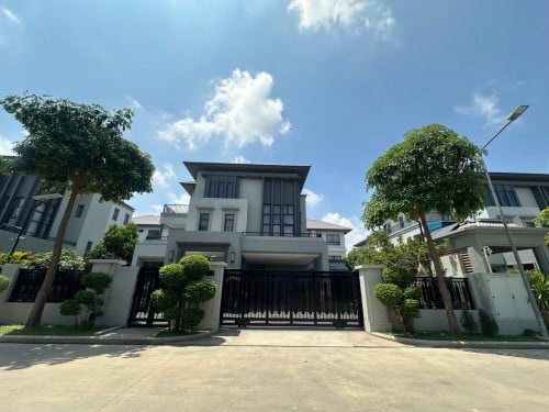 Queen Villa For Rent in Borey Chip Mong Park Land 50M (CM 50m)