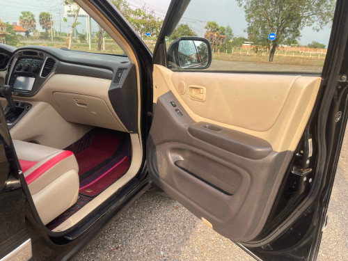 Toyota highlander ម៉ាសុីន4 ប៉ុង1 ឡានស្អាត់អត់ប៉ះបុក