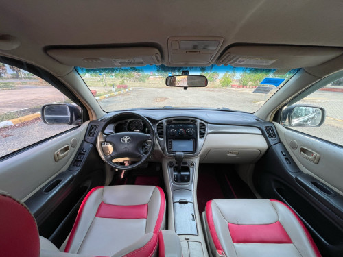 Toyota highlander ម៉ាសុីន4 ប៉ុង1 ឡានស្អាត់អត់ប៉ះបុក