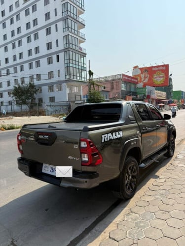 Toyota Hilux Rally 2021 ពណ៏ត្រែអុី