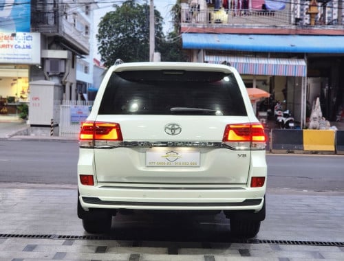 TOYOTA LANDCRUISER 2019 Executive Lounge (ម៉ាស៊ូត)