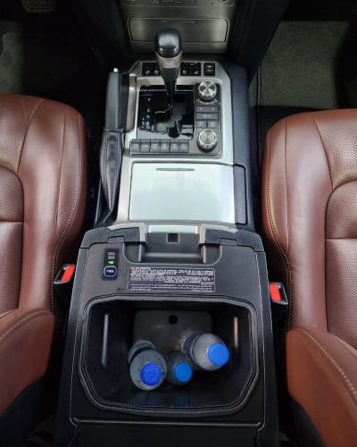 TOYOTA LANDCRUISER 2019 Executive Lounge (ម៉ាស៊ូត)