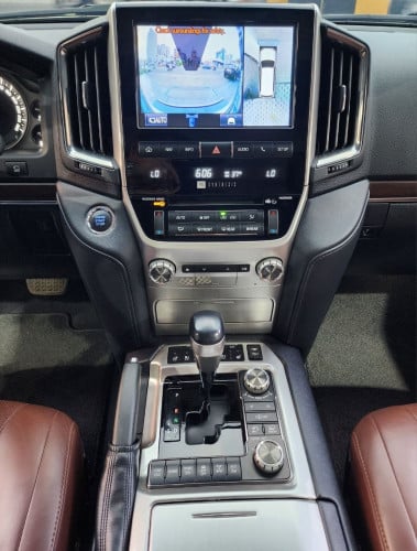 TOYOTA LANDCRUISER 2019 Executive Lounge (ម៉ាស៊ូត)