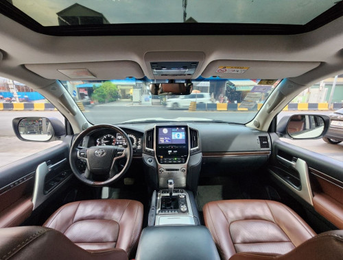 TOYOTA LANDCRUISER 2019 Executive Lounge (ម៉ាស៊ូត)