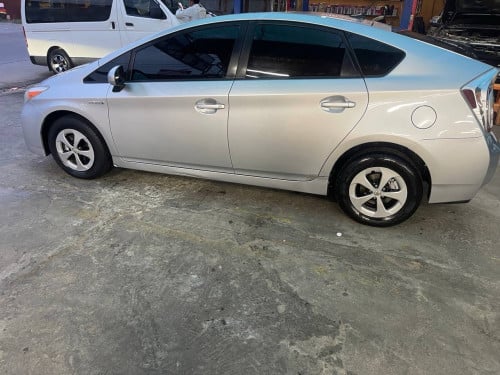 Toyota prius 2013 option 4