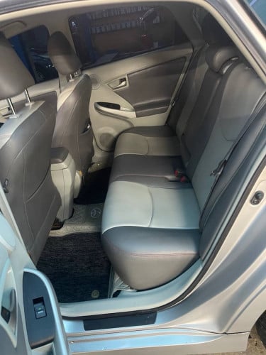 Toyota prius 2013 option 4