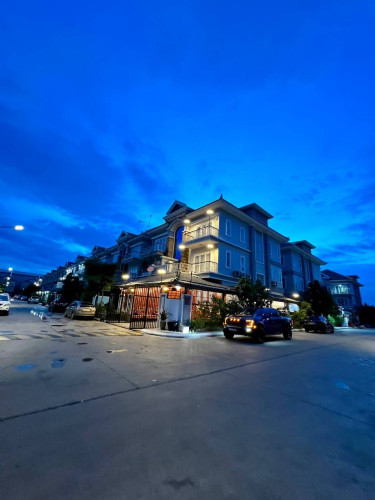 Twin villa កែង