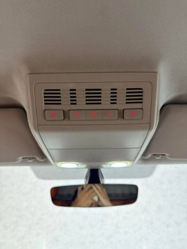 Volkswagen Caravelle VIP តម្លៃពិសេស