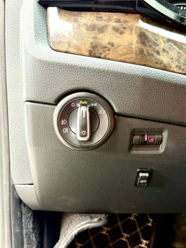 Volkswagen Caravelle VIP តម្លៃពិសេស