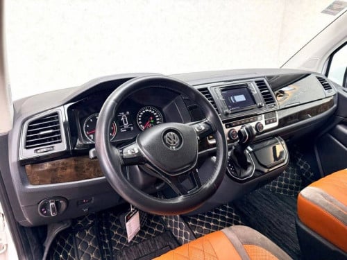 Volkswagen Caravelle VIP តម្លៃពិសេស