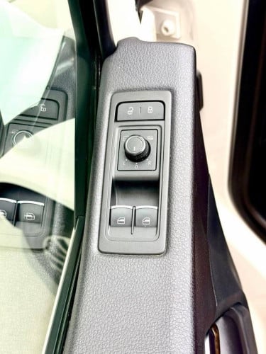 Volkswagen Caravelle VIP តម្លៃពិសេស