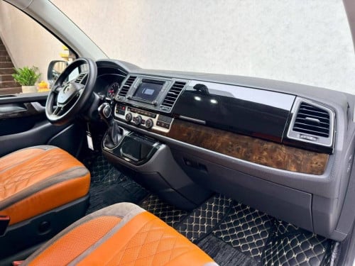 Volkswagen Caravelle VIP តម្លៃពិសេស