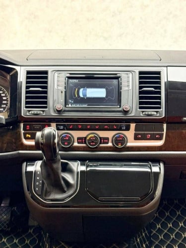 Volkswagen Caravelle VIP តម្លៃពិសេស