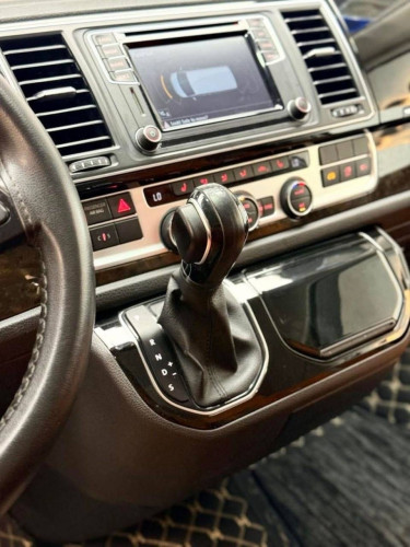 Volkswagen Caravelle VIP តម្លៃពិសេស