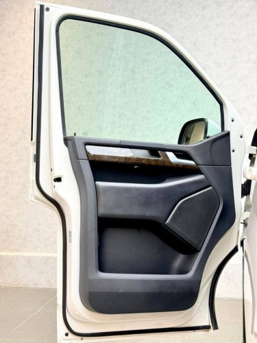 Volkswagen Caravelle VIP តម្លៃពិសេស