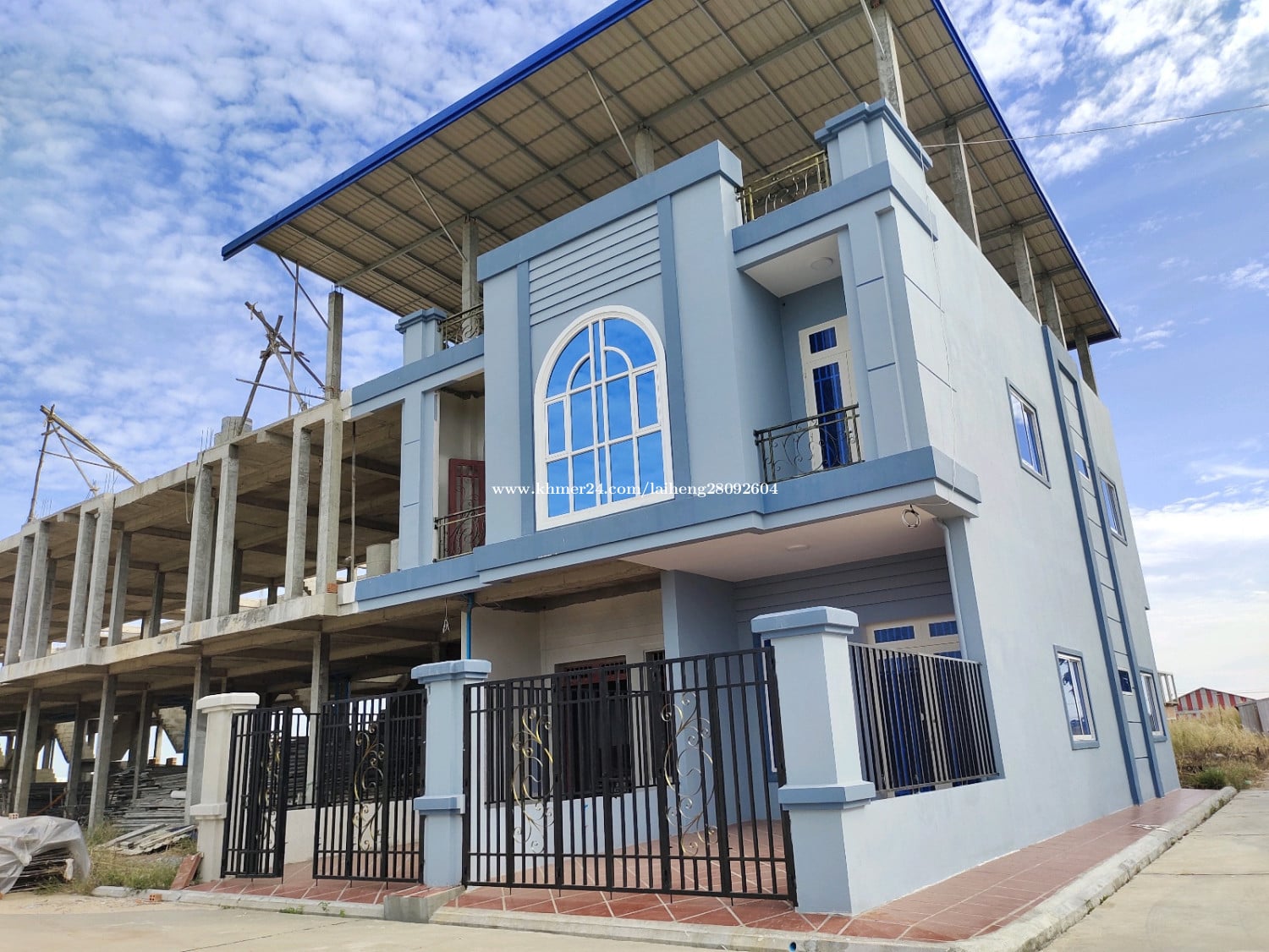 ផ្ទះថ្មីស្អាតពីបុរីផ្ទាល់