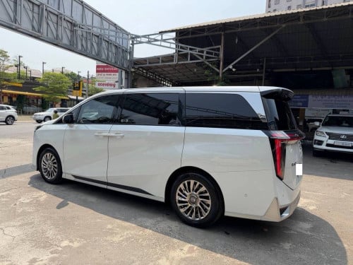 ឡានថ្មី