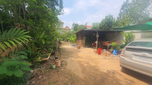 ដីលក់ ជិតស្តុបចុងកៅស៊ូ