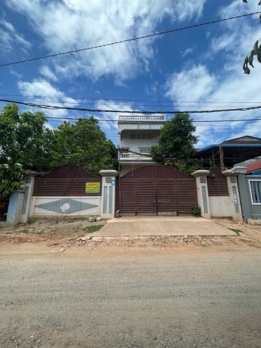 ផ្ទះលក់បន្ទាន់ ក្រោយផ្សារលើ សៀមរាប
