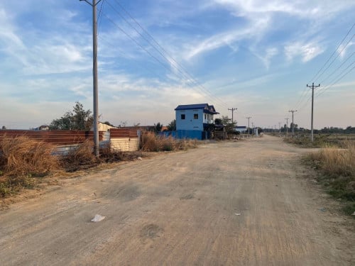 ដីសម្រាប់ជួលអាចធ្វើជាឃ្លាំងបាន ទីតាំនៅជិតព្រៃសរខណ្ឌដង្កោរ មានឃ្លាំងច្រើននៅជិតតម្លៃល្អម្ចាស់ផ្ទាល់