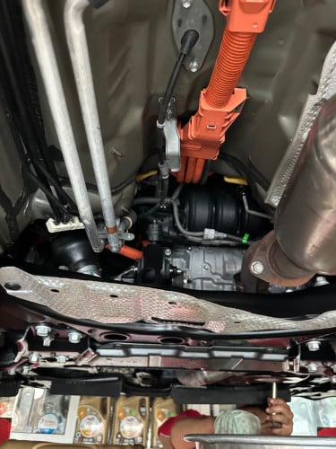 我們有買賣和出租高級汽車 聯絡電話：017899168