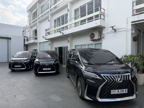 我們有買賣和出租高級汽車 聯絡電話: 017899168
